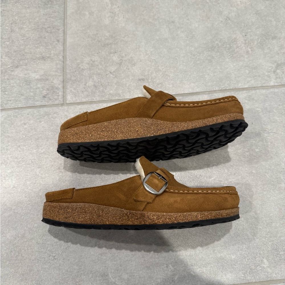 Birkenstock Women’s sherling lined slip ons. - Picture 2 of 9